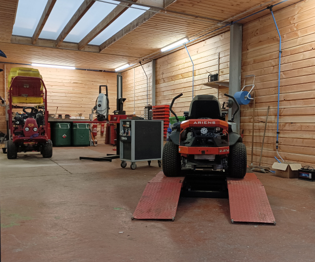 Atelier d'entretien et réparation d'engins d'entretien d'espaces verts Le Lude, Sarthe (72)